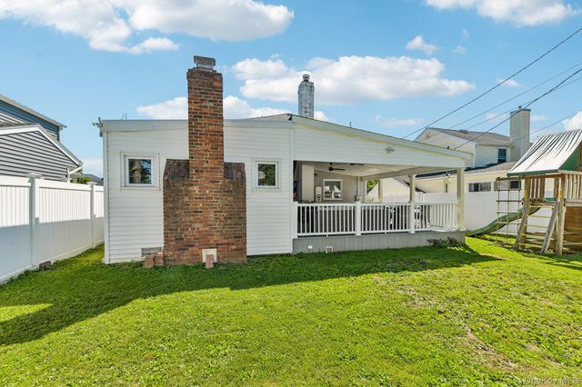 93 Crest Road W, Merrick, NY 11566