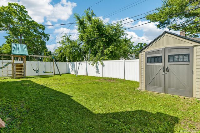 93 Crest Road W, Merrick, NY 11566