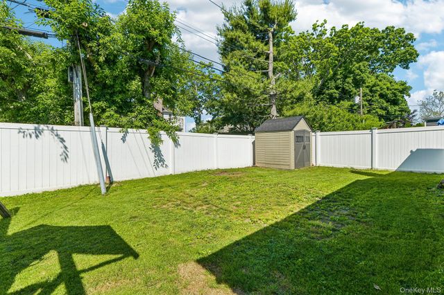93 Crest Road W, Merrick, NY 11566