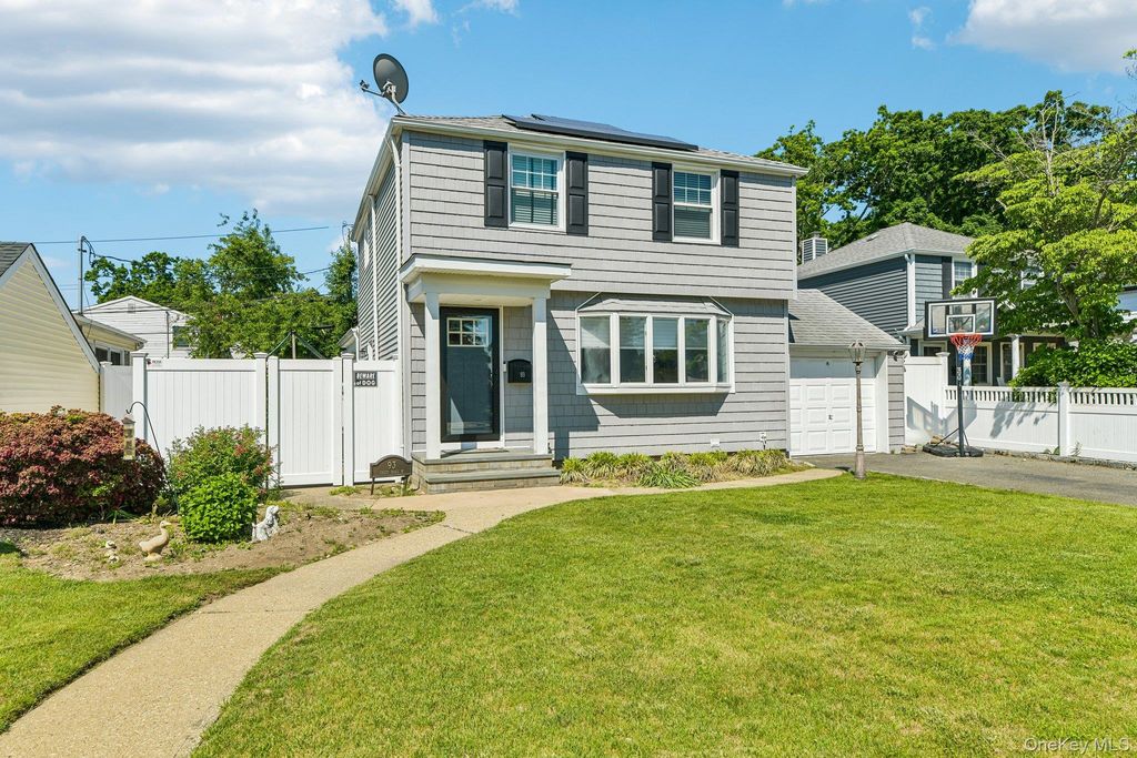 93 Crest Road W, Merrick, NY 11566