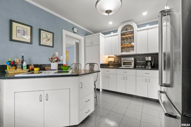 5934 N ELM Lane, Peoria, IL 61614