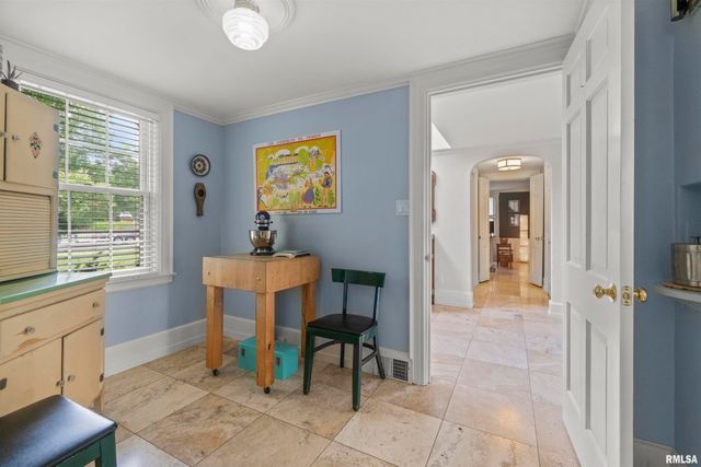 5934 N ELM Lane, Peoria, IL 61614