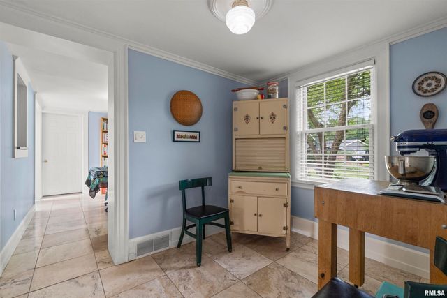 5934 N ELM Lane, Peoria, IL 61614