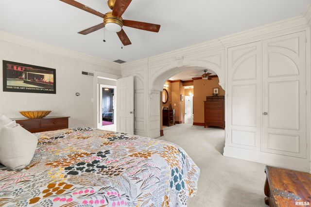 5934 N ELM Lane, Peoria, IL 61614