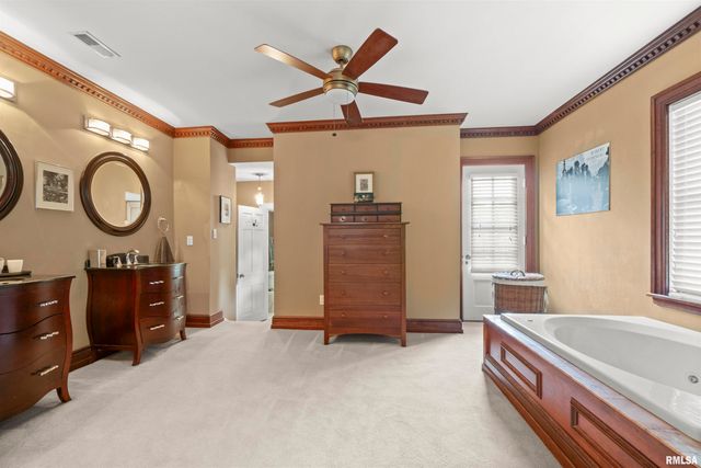 5934 N ELM Lane, Peoria, IL 61614