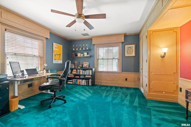 5934 N ELM Lane, Peoria, IL 61614