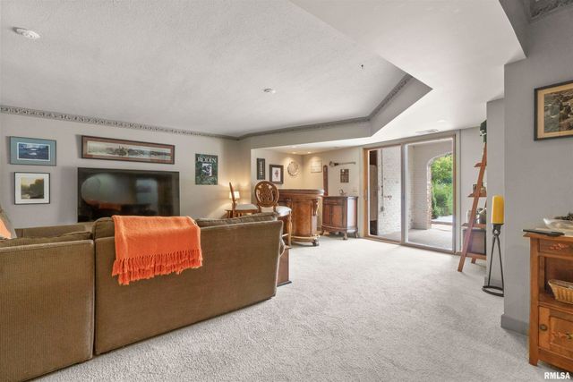 5934 N ELM Lane, Peoria, IL 61614