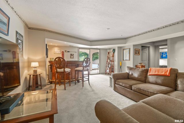 5934 N ELM Lane, Peoria, IL 61614