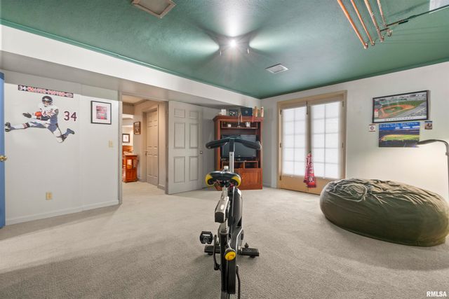 5934 N ELM Lane, Peoria, IL 61614