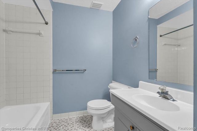 328 E Elmwood Avenue Unit 24, Clawson, MI 48017