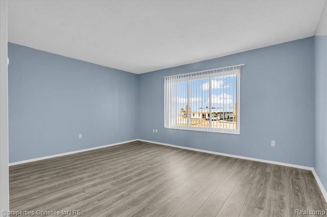 328 E Elmwood Avenue Unit 24, Clawson, MI 48017