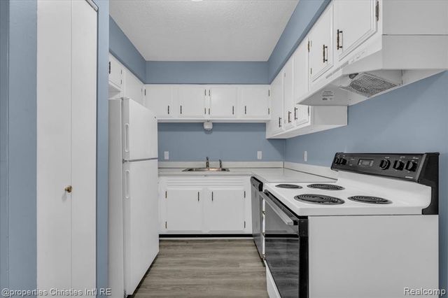 328 E Elmwood Avenue Unit 24, Clawson, MI 48017