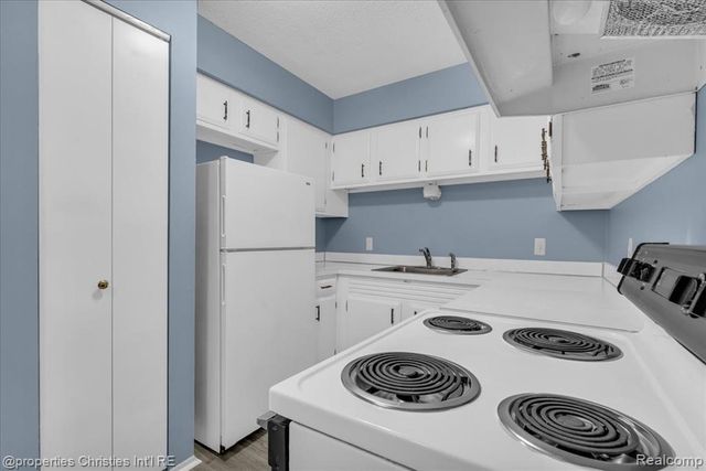 328 E Elmwood Avenue Unit 24, Clawson, MI 48017