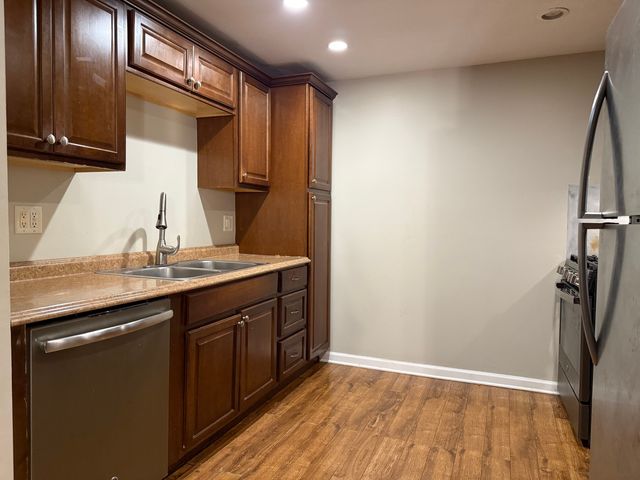 154 E Bailey Road G, Naperville, IL 60565