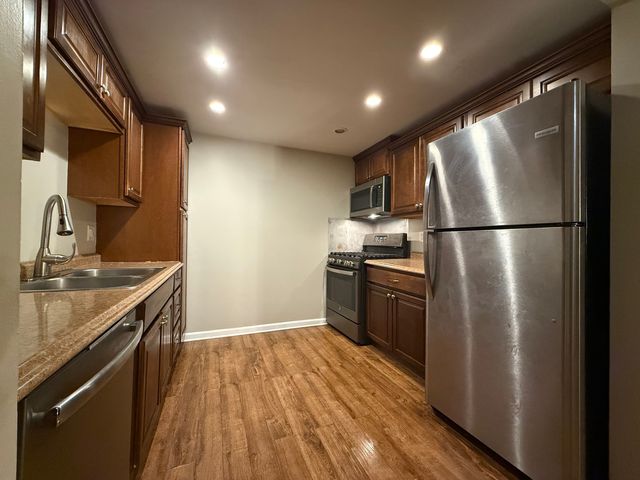 154 E Bailey Road G, Naperville, IL 60565