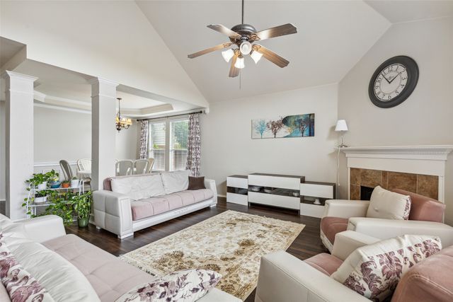 1756 Hidden Brook Drive, Grand Prairie, TX 75050