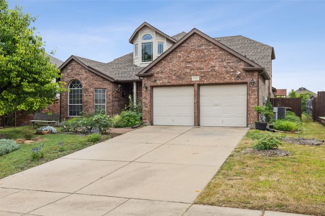 1756 Hidden Brook Drive, Grand Prairie, TX 75050