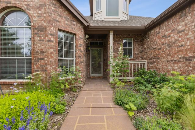 1756 Hidden Brook Drive, Grand Prairie, TX 75050