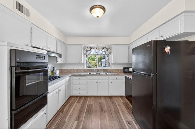 1504 Scott Avenue, Clovis, CA 93611