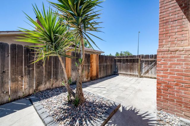 1504 Scott Avenue, Clovis, CA 93611