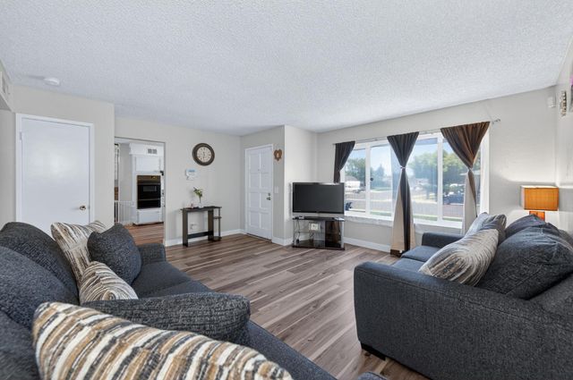 1504 Scott Avenue, Clovis, CA 93611