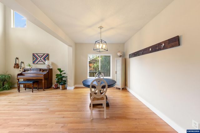 308 Holder Ln SE, Salem, OR 97306