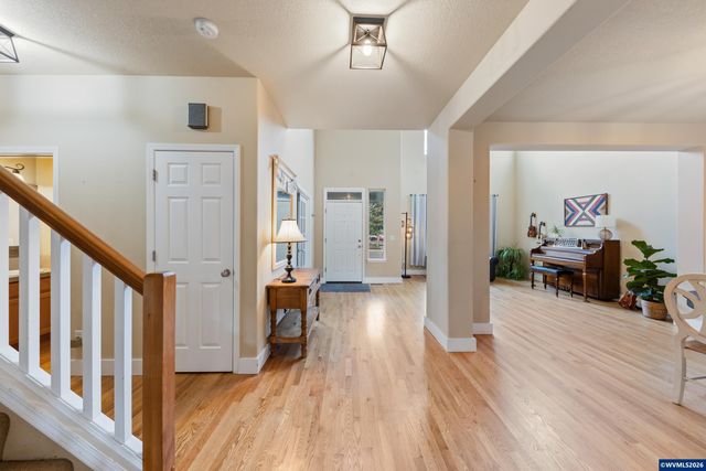 308 Holder Ln SE, Salem, OR 97306