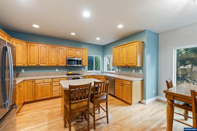 308 Holder Ln SE, Salem, OR 97306