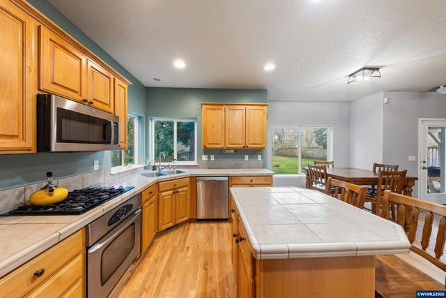 308 Holder Ln SE, Salem, OR 97306