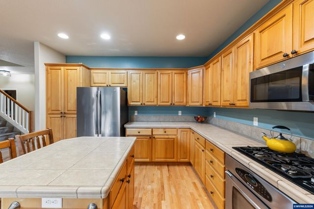 308 Holder Ln SE, Salem, OR 97306