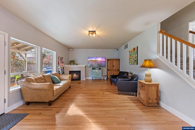 308 Holder Ln SE, Salem, OR 97306