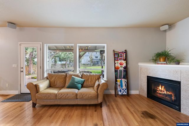 308 Holder Ln SE, Salem, OR 97306