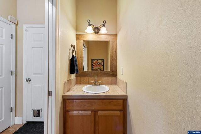 308 Holder Ln SE, Salem, OR 97306