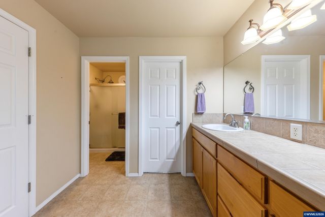 308 Holder Ln SE, Salem, OR 97306