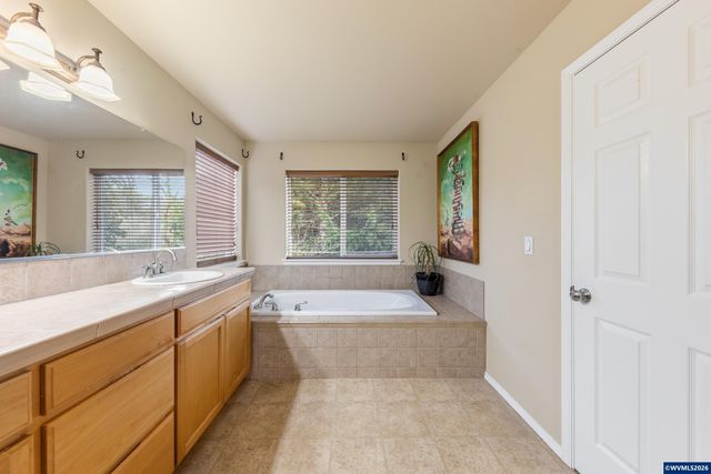 308 Holder Ln SE, Salem, OR 97306