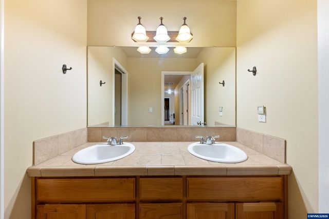 308 Holder Ln SE, Salem, OR 97306