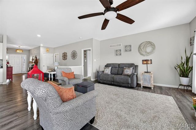 527 Columbia Downs, Lake St Louis, MO 63367