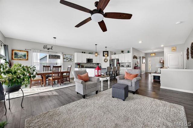 527 Columbia Downs, Lake St Louis, MO 63367