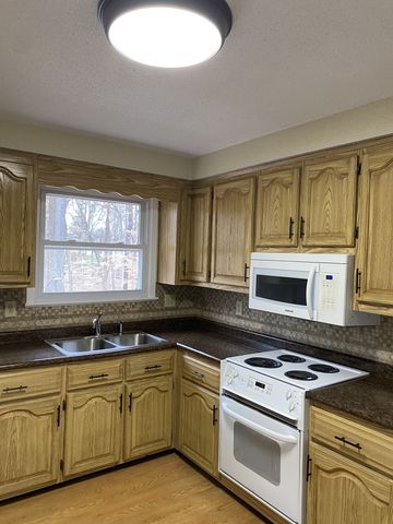 502 Bryan Rd, Clarksville, TN 37043