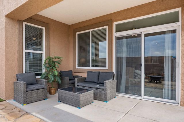 240 Rio Chama Circle SW, Los Lunas, NM 87031