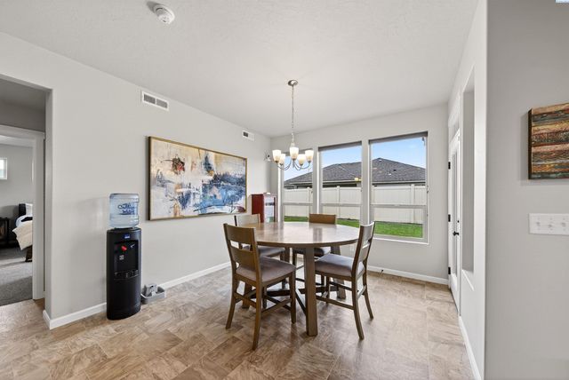 1545 W 32nd Ave, Kennewick, WA 99337