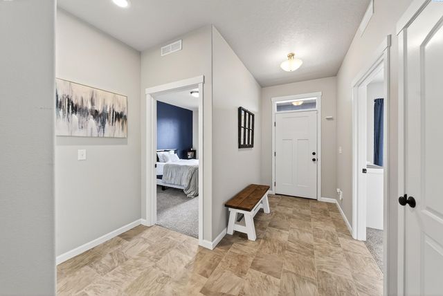 1545 W 32nd Ave, Kennewick, WA 99337