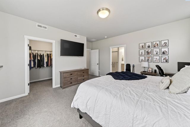 1545 W 32nd Ave, Kennewick, WA 99337