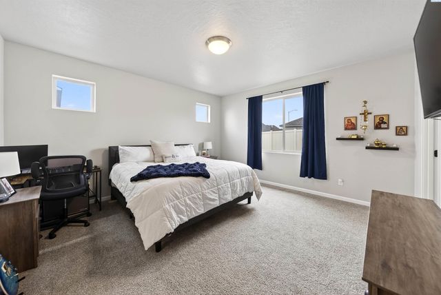 1545 W 32nd Ave, Kennewick, WA 99337