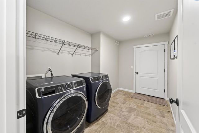 1545 W 32nd Ave, Kennewick, WA 99337