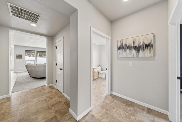 1545 W 32nd Ave, Kennewick, WA 99337