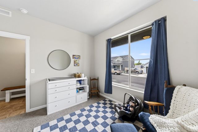 1545 W 32nd Ave, Kennewick, WA 99337