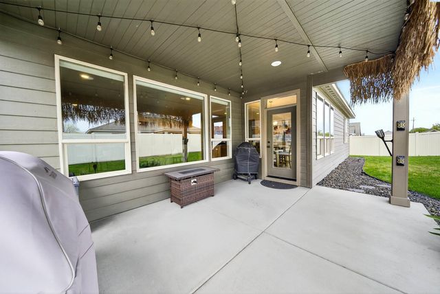 1545 W 32nd Ave, Kennewick, WA 99337