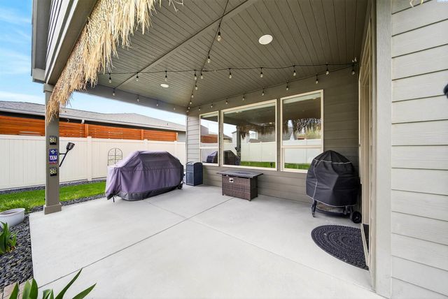 1545 W 32nd Ave, Kennewick, WA 99337