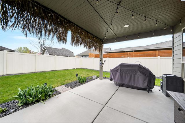 1545 W 32nd Ave, Kennewick, WA 99337